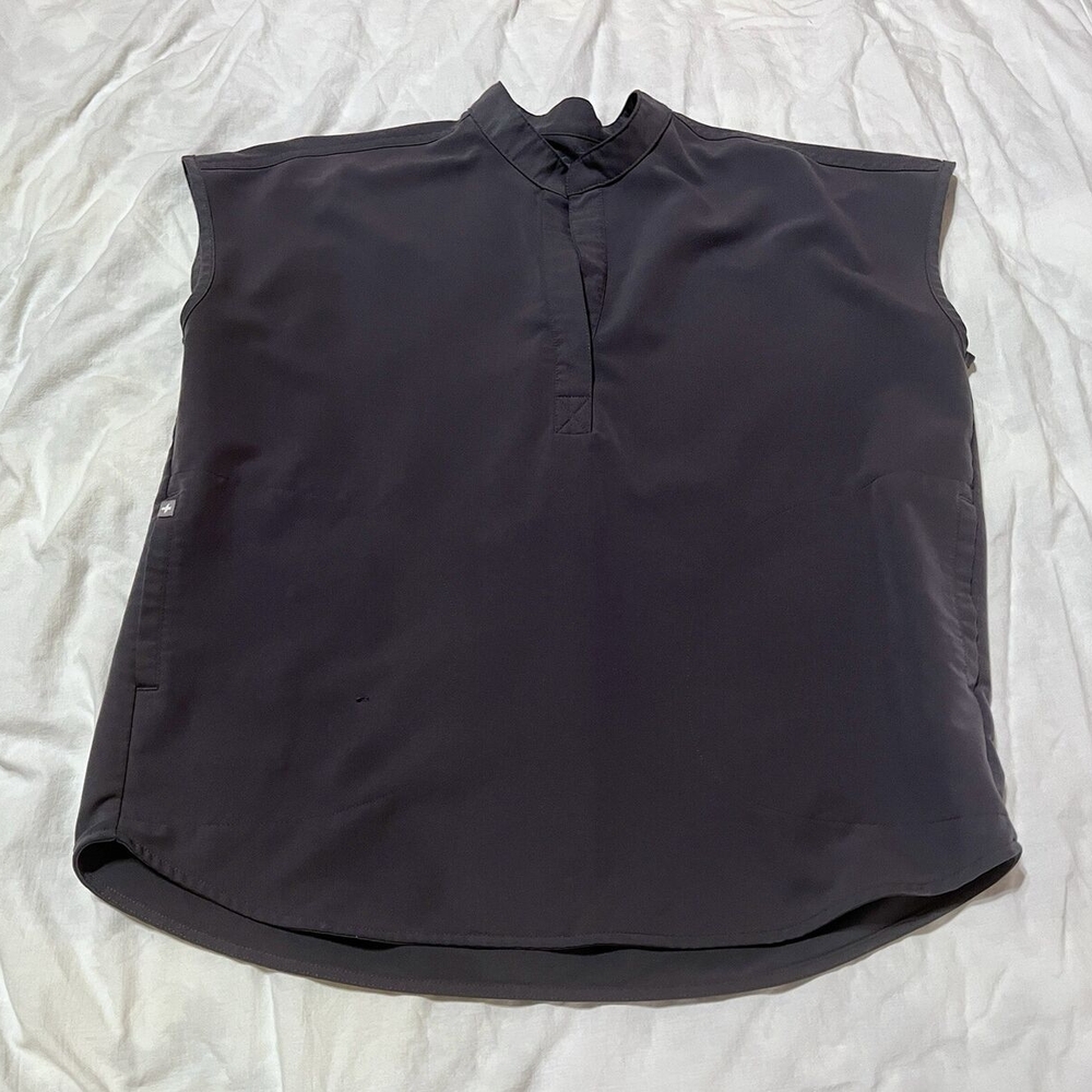 FIGS Rafella Scrub Top in MEDIUM
